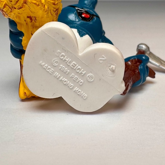 Vintage Schleich Farmer Smurf w/ Wheat & Scythe โ 1980 Peyo โ Made in Hong Kong - Picture 7 of 7